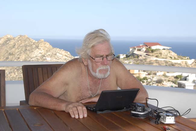 Mr. Simon Gandolfi, blogging away, overlooking two oceans...tough work, but somebody's gotta do it!